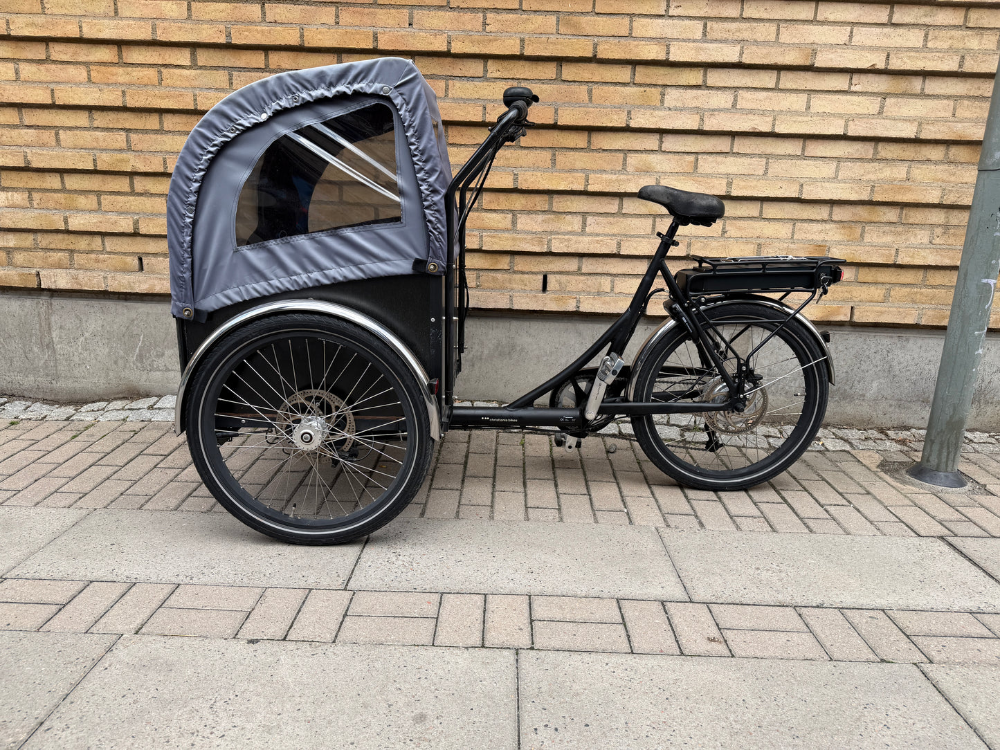 Christiania Bikes Shortbox el – perfekt för hund – frontlucka &amp; kapell