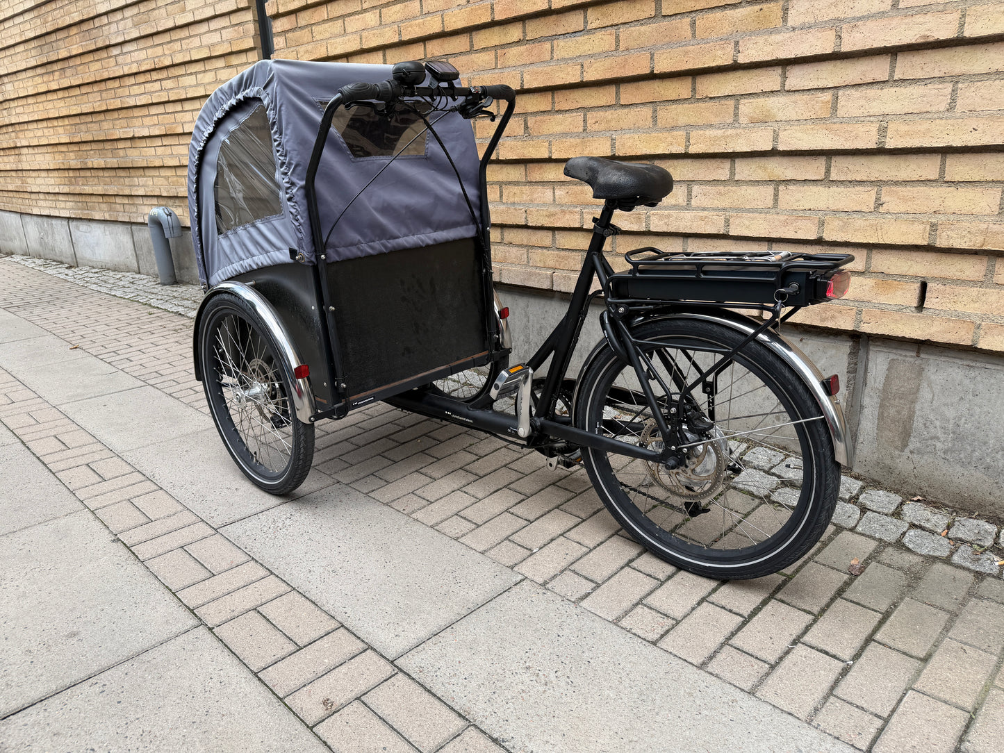 Christiania Bikes Shortbox el – perfekt för hund – frontlucka &amp; kapell