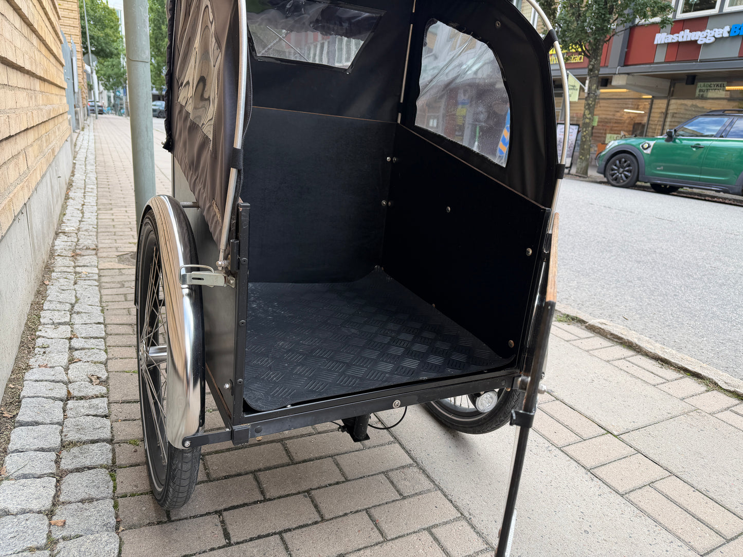 Christiania Bikes Shortbox el – perfekt för hund – frontlucka &amp; kapell